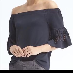Banana republic laser cut off shoulder shirt